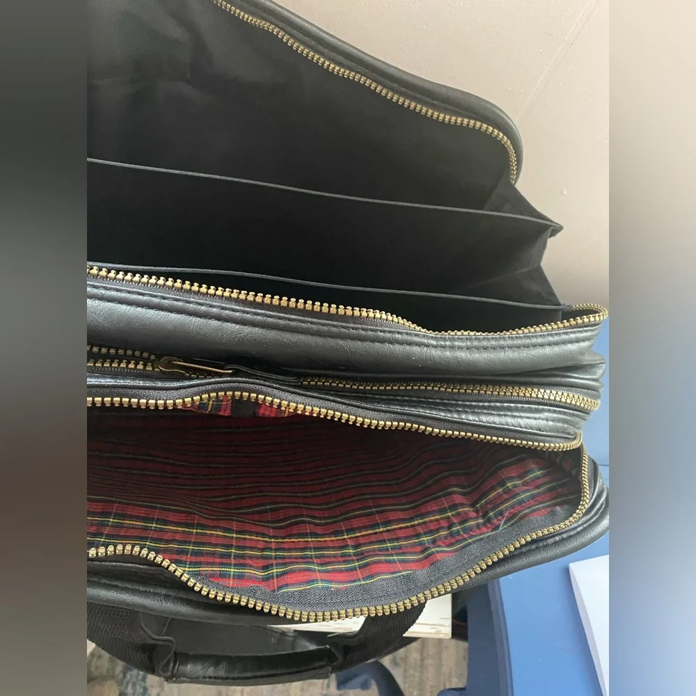 Men’s black leather business briefcase – perfect for office and travel